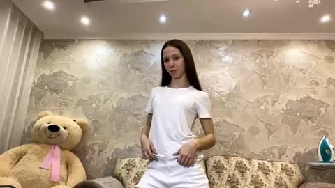 Mei online show from April 22, 2026, 4:52 pm