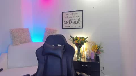 melan_owen online show from June 8, 2026, 11:10 am