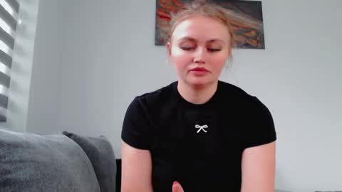 Snapshot of melani_a chatting on February 16, 2026, 12:45 pm Melania online show from February 16, 2026, 12:45 pm