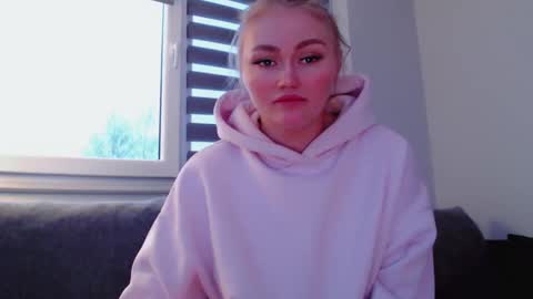 Snapshot of melani_a chatting on February 24, 2026, 3:43 pm Melania online show from February 24, 2026, 3:43 pm