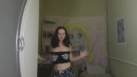 Snapshot of melania____ chatting on October 27, 2025, 5:06 pm Mila online show from October 27, 2025, 5:06 pm