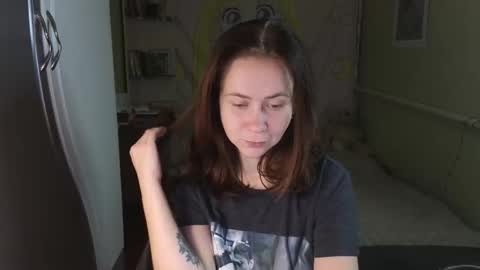 Snapshot of melania____ chatting on November 2, 2025, 7:27 pm Mila online show from November 2, 2025, 7:27 pm