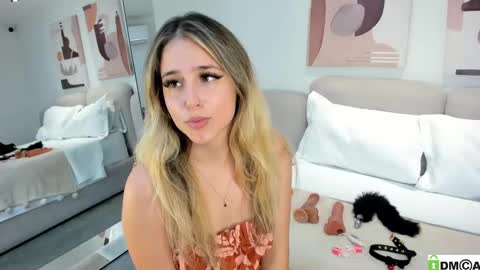 Snapshot of melanie__5 chatting on February 10, 2025, 9:04 am Melanie Baez online show from February 10, 2025, 9:04 am