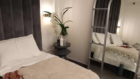 Snapshot of melanie__5 chatting on March 10, 2025, 6:27 am Melanie Baez online show from March 10, 2025, 6:27 am