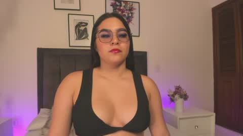 Snapshot of melanie_hillz chatting on June 21, 2026, 9:17 pm Melanie online show from June 21, 2026, 9:17 pm