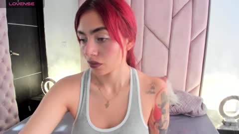 Melanie roux  online show from November 12, 2025, 12:16 pm