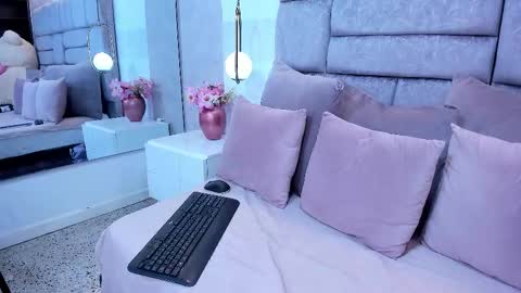 melaniee_joness online show from February 18, 2026, 5:09 pm