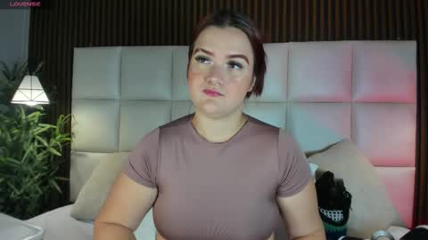 Snapshot of melanieklaus chatting on February 2, 2026, 12:04 pm Melanie online show from February 2, 2026, 12:04 pm