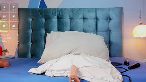 Snapshot of melanierioss_ chatting on January 7, 2025, 3:44 pm online show from January 7, 2025, 3:44 pm