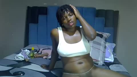 Snapshot of melanin_moon chatting on June 17, 2026, 11:23 am Moon online show from June 17, 2026, 11:23 am