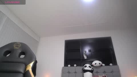 melanny_petite online show from July 16, 2026, 1:06 pm