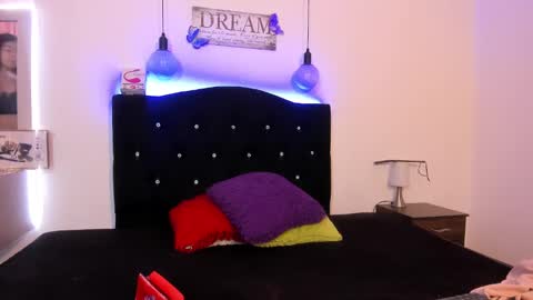 Snapshot of melany__dreams chatting on March 6, 2025, 1:46 pm Melany online show from March 6, 2025, 1:46 pm
