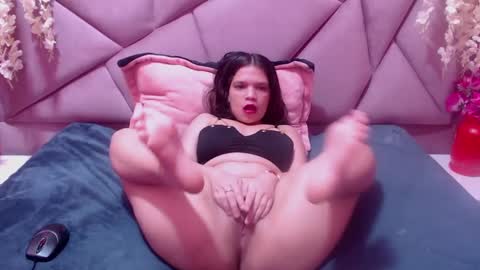 Snapshot of melanycarter18 chatting on December 14, 2024, 8:08 pm MelanyCarter18 online show from December 14, 2024, 8:08 pm