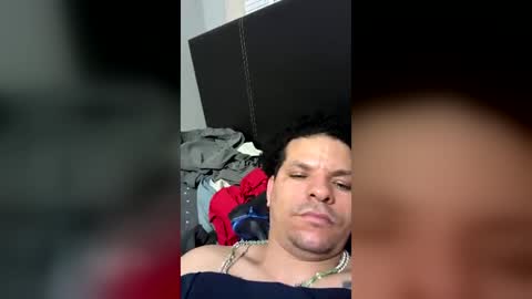 Snapshot of melendez18 chatting on June 22, 2026, 3:47 am melendez18 online show from June 22, 2026, 3:47 am