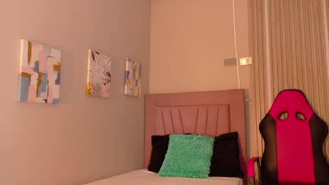 meli_peach online show from November 23, 2025, 12:16 pm