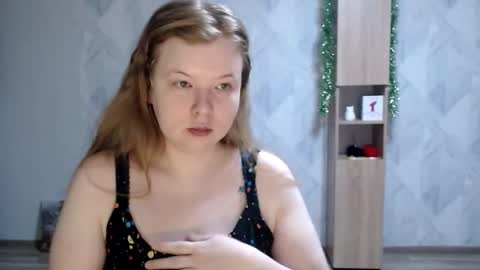 Snapshot of melina_beauty chatting on December 21, 2025, 5:36 am Melina online show from December 21, 2025, 5:36 am