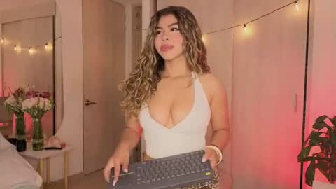 Snapshot of melina_ferrer1 chatting on July 12, 2026, 12:40 pm EI online show from July 12, 2026, 12:40 pm