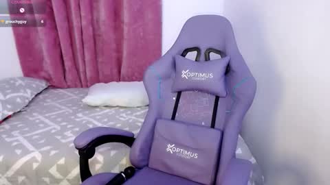 Snapshot of melinna706702 chatting on October 8, 2025, 12:08 am melinna706702 online show from October 8, 2025, 12:08 am