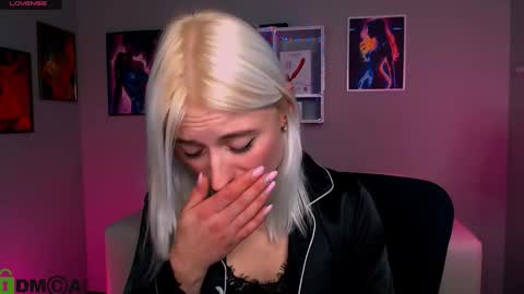 Snapshot of melisa_white1 chatting on October 14, 2025, 7:36 pm Melisa online show from October 14, 2025, 7:36 pm