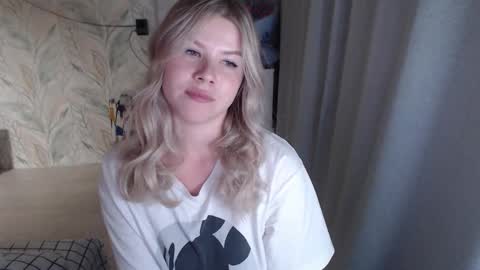 Snapshot of melissa__ray chatting on September 28, 2025, 5:40 pm Melissa Ray online show from September 28, 2025, 5:40 pm