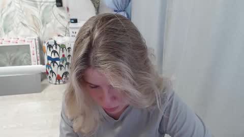 Snapshot of melissa__ray chatting on October 3, 2025, 3:03 am Melissa Ray online show from October 3, 2025, 3:03 am