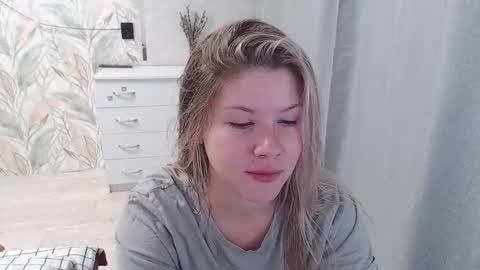 Snapshot of melissa__ray chatting on October 14, 2025, 5:47 pm Melissa Ray online show from October 14, 2025, 5:47 pm