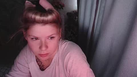 Snapshot of melissa__ray chatting on October 25, 2025, 2:30 am Melissa Ray online show from October 25, 2025, 2:30 am