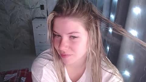 Snapshot of melissa__ray chatting on November 16, 2025, 6:13 pm Melissa Ray online show from November 16, 2025, 6:13 pm