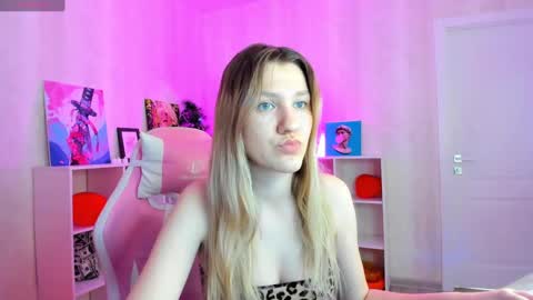 melissa_moooree online show from February 28, 2025, 2:42 pm