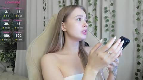 Snapshot of mell_milles chatting on October 30, 2025, 1:56 pm mell milles online show from October 30, 2025, 1:56 pm