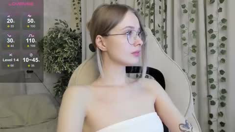 Snapshot of mell_milles chatting on October 31, 2025, 3:13 pm mell milles online show from October 31, 2025, 3:13 pm