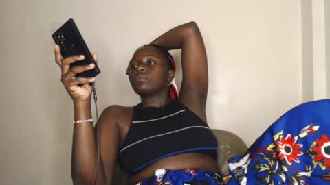 Snapshot of mellanin_pretty_ chatting on July 5, 2026, 7:21 pm . online show from July 5, 2026, 7:21 pm