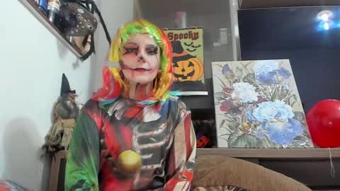 Snapshot of mellbell_ chatting on October 31, 2025, 7:59 pm MellyMell online show from October 31, 2025, 7:59 pm