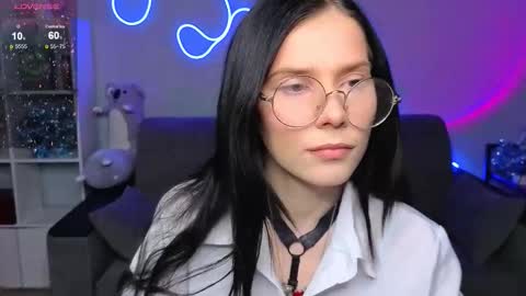 mellhyees online show from January 12, 2026, 5:07 pm