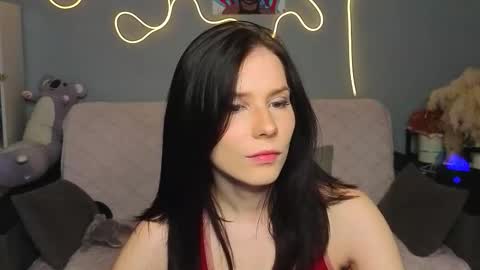 mellhyees online show from February 4, 2026, 5:19 pm