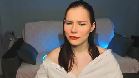 mellhyees online show from March 7, 2026, 5:32 pm