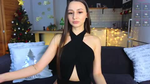 Snapshot of mellowness_ chatting on December 28, 2024, 11:30 am Caroline online show from December 28, 2024, 11:30 am