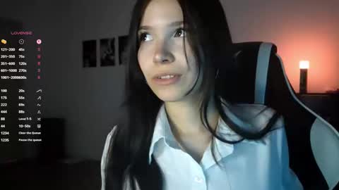 Snapshot of mellowpearl chatting on November 14, 2025, 4:17 pm EVA online show from November 14, 2025, 4:17 pm