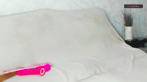 MelMooon online show from December 15, 2024, 1:43 pm