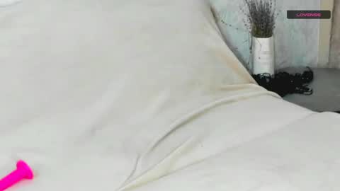 MelMooon online show from December 19, 2024, 2:13 pm