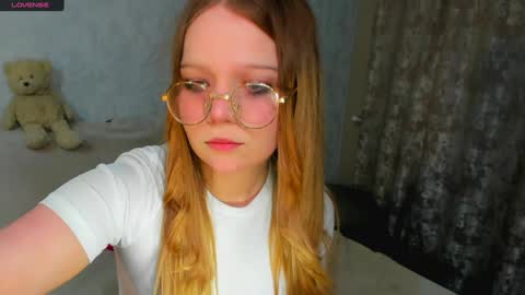 MelMooon online show from February 1, 2025, 5:05 pm