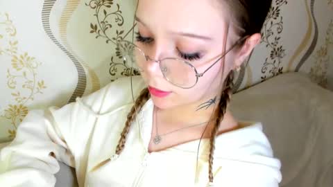 MelMooon online show from October 10, 2025, 9:14 pm