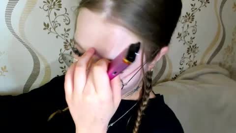 MelMooon online show from October 29, 2025, 3:14 pm