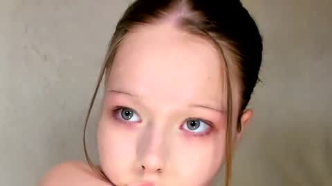 MelMooon online show from July 15, 2026, 8:58 pm