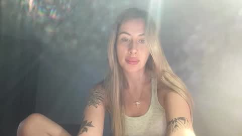 Snapshot of melodie_sweet chatting on September 16, 2025, 3:57 pm Melodie online show from September 16, 2025, 3:57 pm