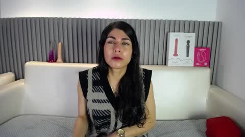Snapshot of melodiroux_ chatting on April 25, 2026, 1:52 pm Melodi online show from April 25, 2026, 1:52 pm