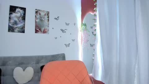 Snapshot of melody_cute10 chatting on February 19, 2026, 2:13 pm melody_cute10 online show from February 19, 2026, 2:13 pm