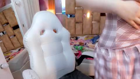 Snapshot of melody_lollii chatting on February 3, 2026, 6:24 pm melody_lollii online show from February 3, 2026, 6:24 pm