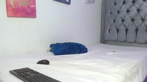 melody_mercy online show from December 12, 2024, 6:42 pm