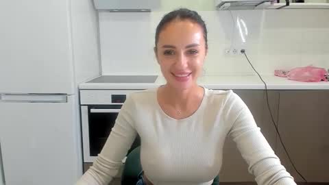 Snapshot of melodyhewit chatting on October 1, 2025, 7:03 am Masha online show from October 1, 2025, 7:03 am